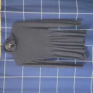 Deep blue Daisy Fuentes turtle neck, size XL